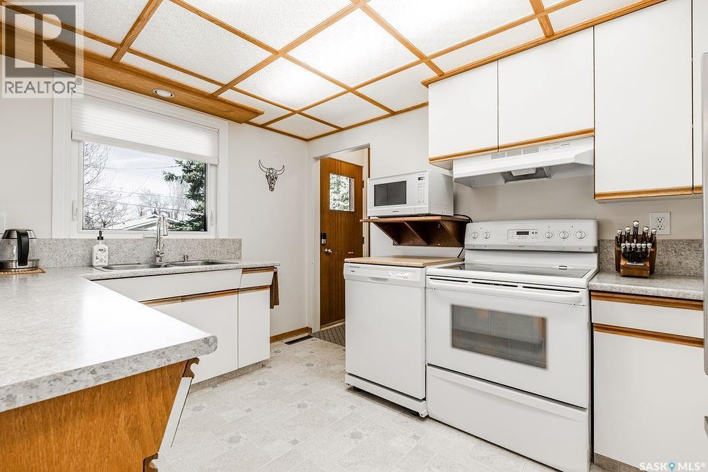 211 2Nd Street E, Langham, SK - Indoor Photo Showing Kitchen