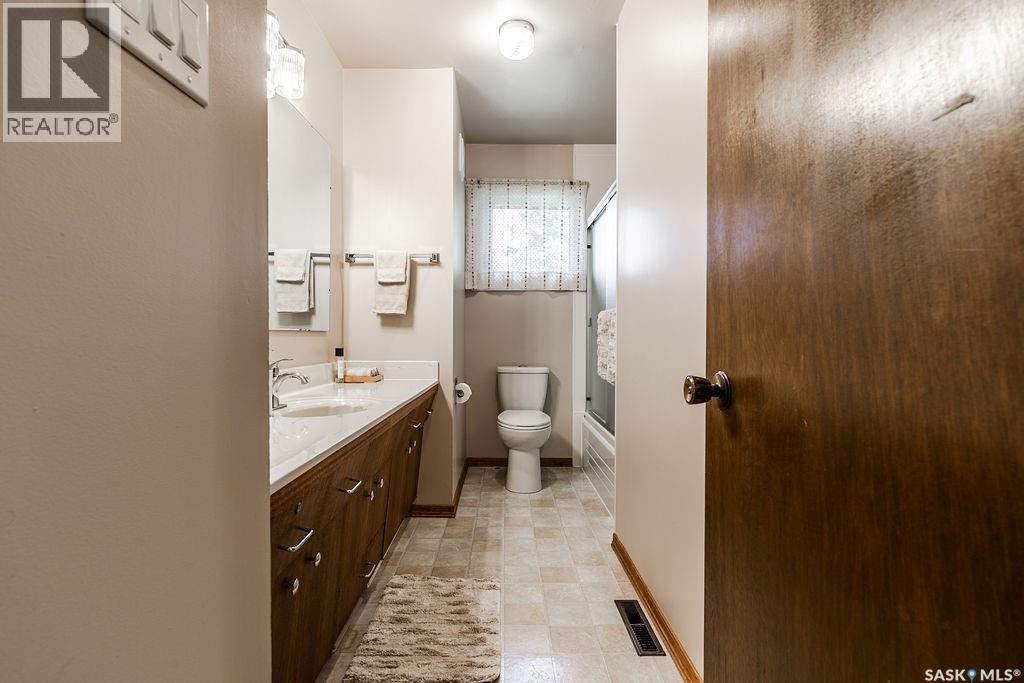 211 2Nd Street E, Langham, SK - Indoor Photo Showing Bathroom