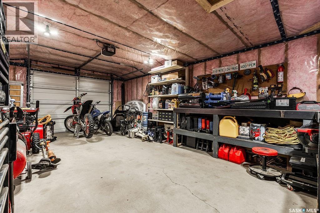211 2Nd Street E, Langham, SK - Indoor Photo Showing Garage