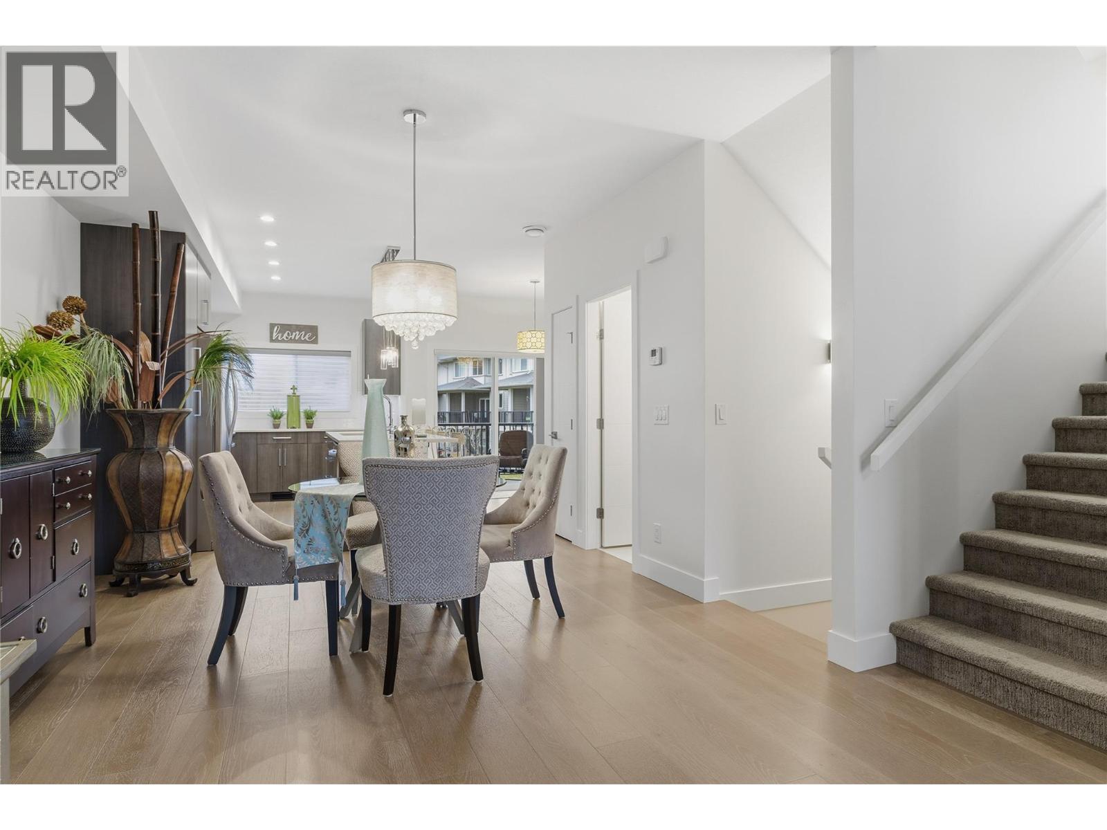 Bright and spacious - 300 Drysdale Boulevard Unit# 10, Kelowna, BC - Indoor Photo Showing Dining Room