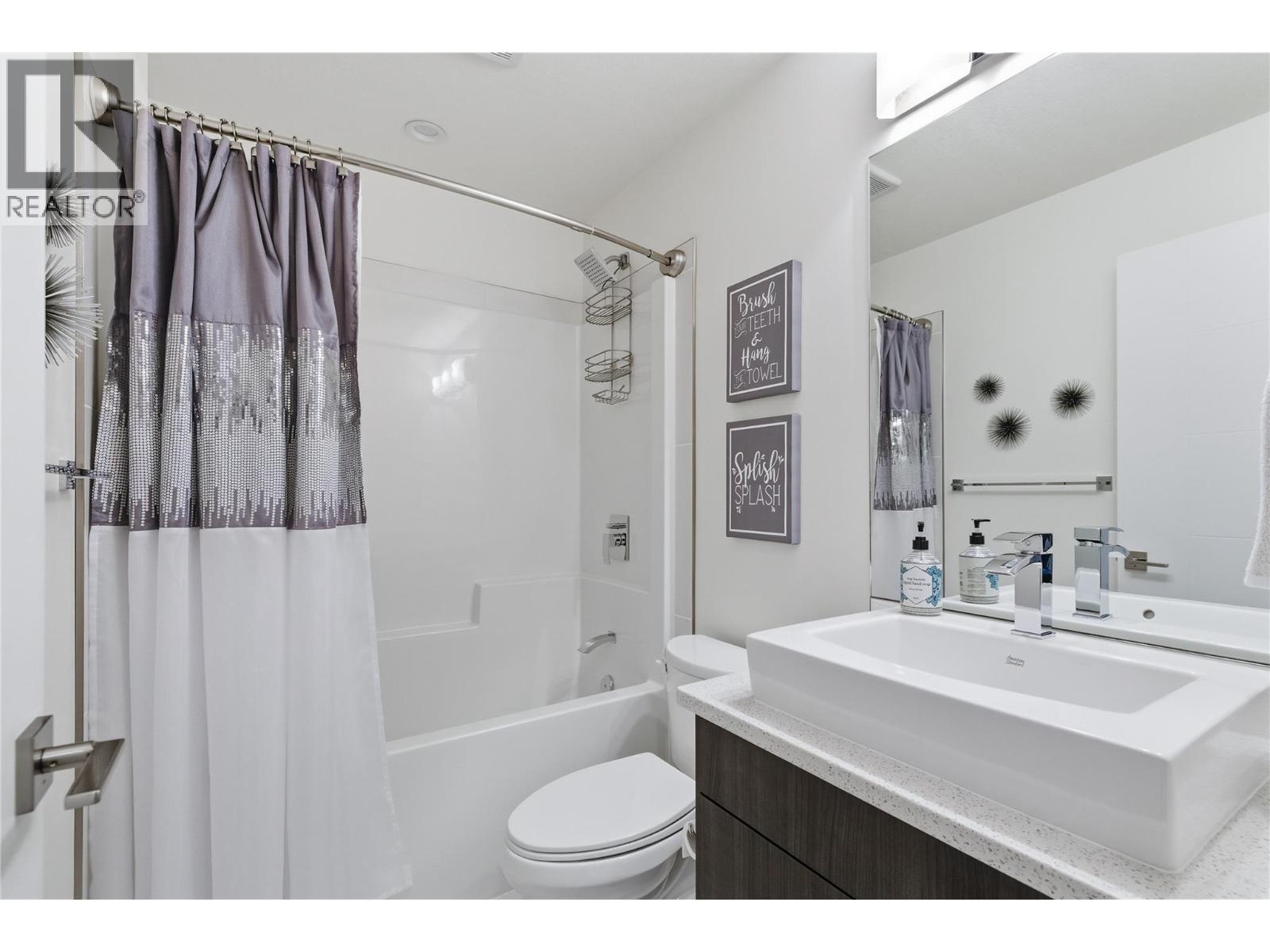 upstairs 3 piece bathrooom - 300 Drysdale Boulevard Unit# 10, Kelowna, BC - Indoor Photo Showing Bathroom