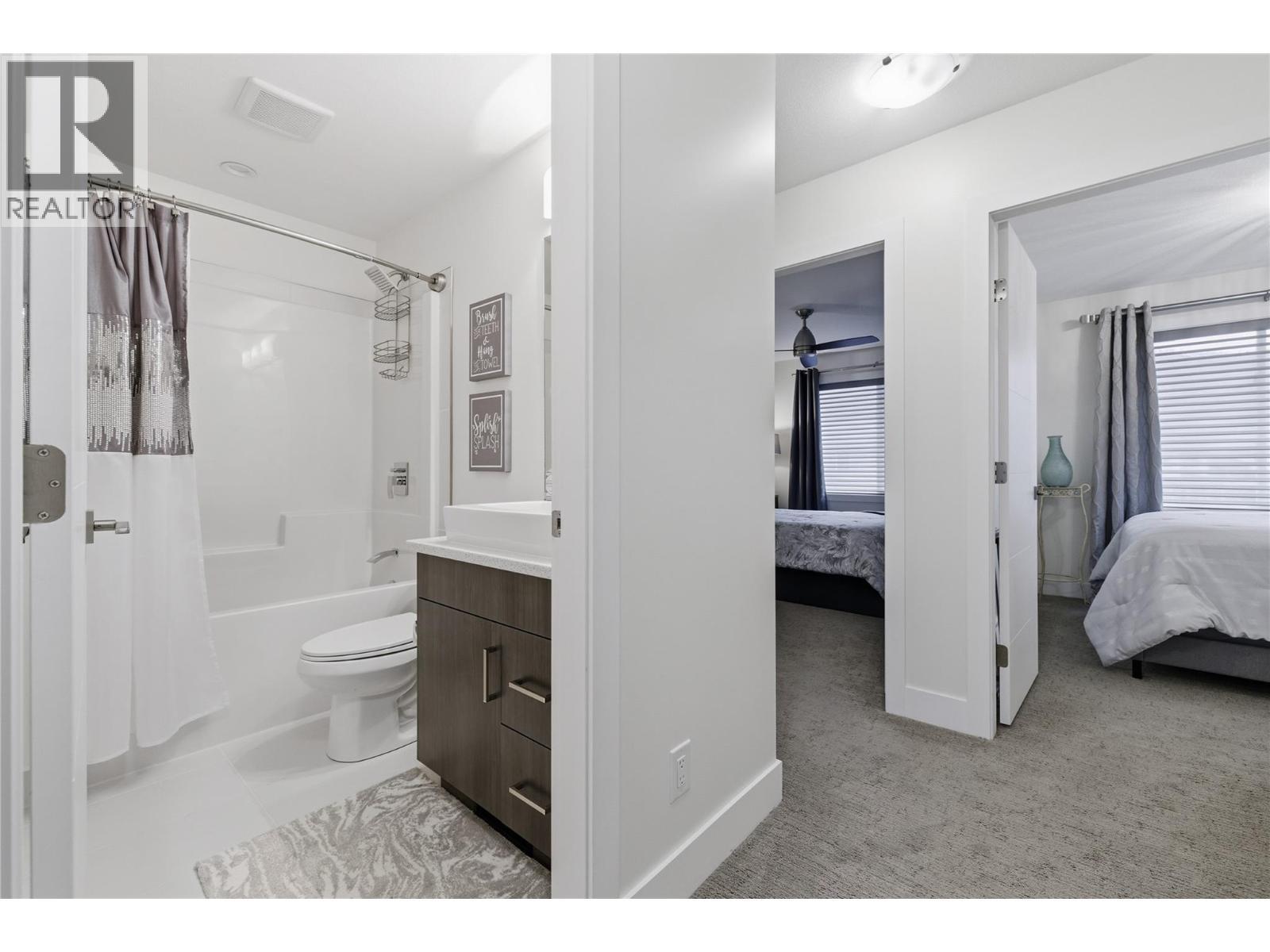 2nd upstairs bathroom - 300 Drysdale Boulevard Unit# 10, Kelowna, BC - Indoor Photo Showing Bathroom