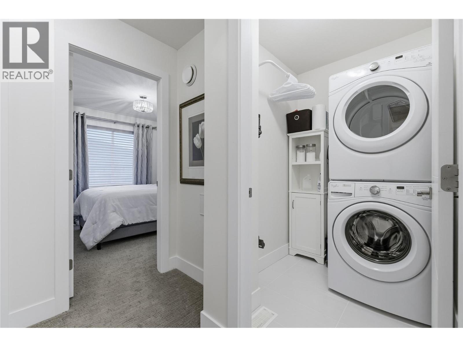 Laundry - 300 Drysdale Boulevard Unit# 10, Kelowna, BC - Indoor Photo Showing Laundry Room