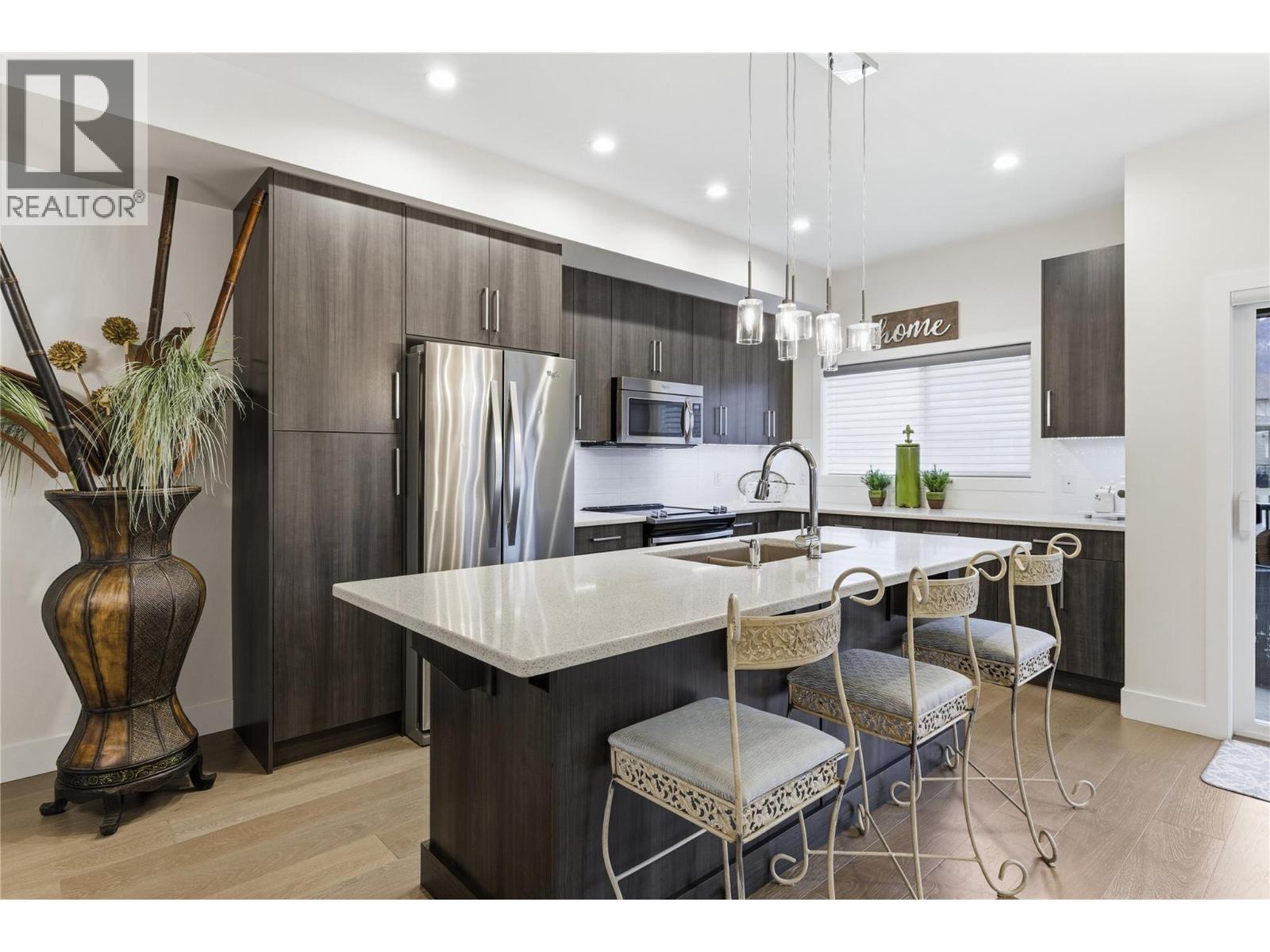 Chefs Kitchen - 300 Drysdale Boulevard Unit# 10, Kelowna, BC - Indoor Photo Showing Kitchen With Stainless Steel Kitchen With Upgraded Kitchen