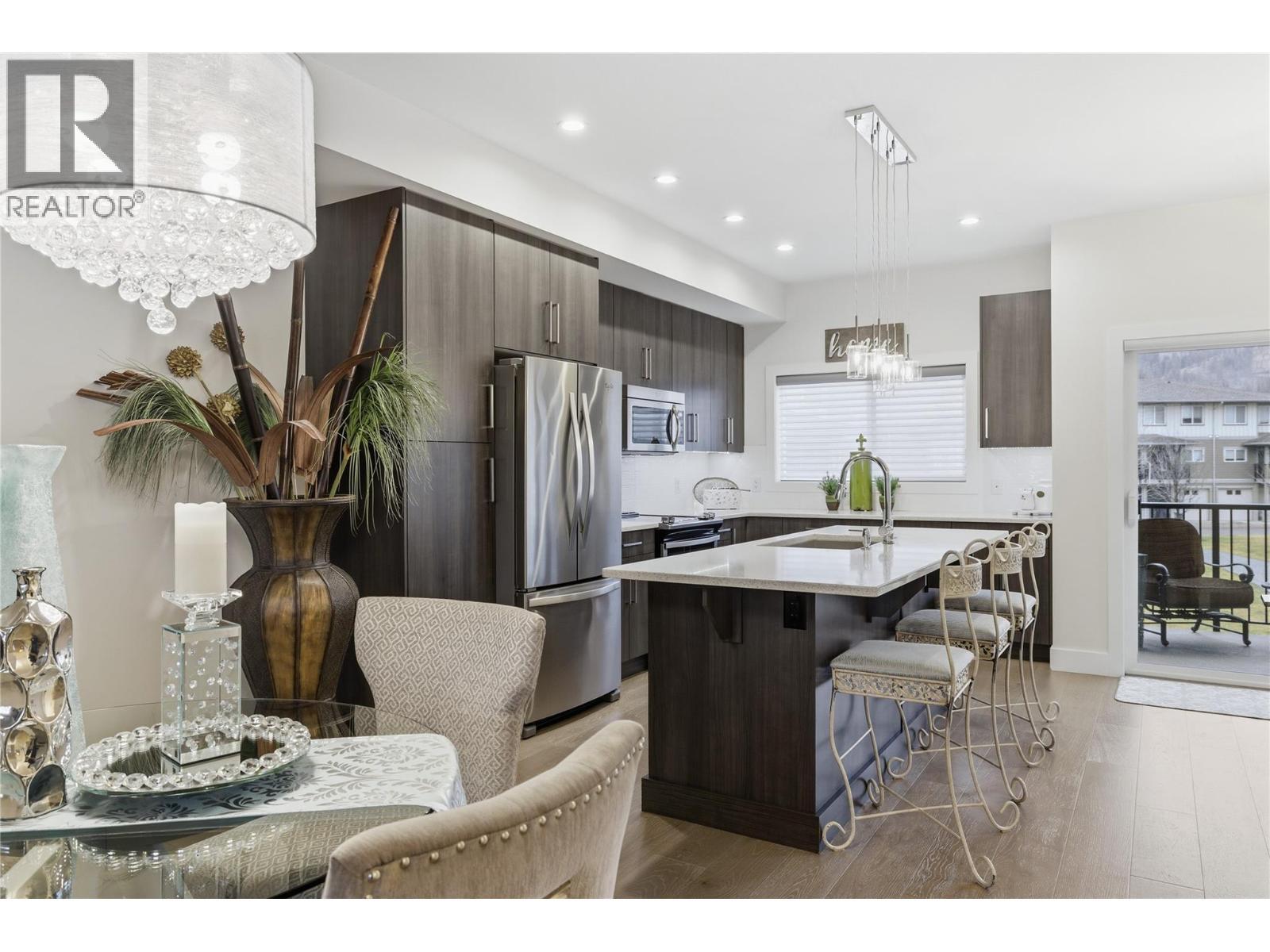 Oversized Island - 300 Drysdale Boulevard Unit# 10, Kelowna, BC - Indoor