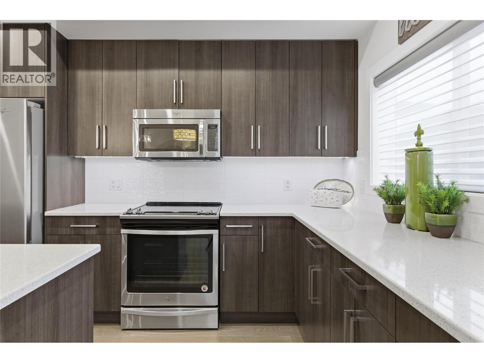 Stainless Steel Appliances - 300 Drysdale Boulevard Unit# 10, Kelowna, BC - Indoor Photo Showing Kitchen With Stainless Steel Kitchen With Upgraded Kitchen