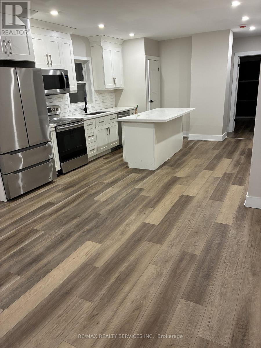 Unit 1 - 748 Barton Street E, Hamilton, ON - Indoor Photo Showing Kitchen With Upgraded Kitchen