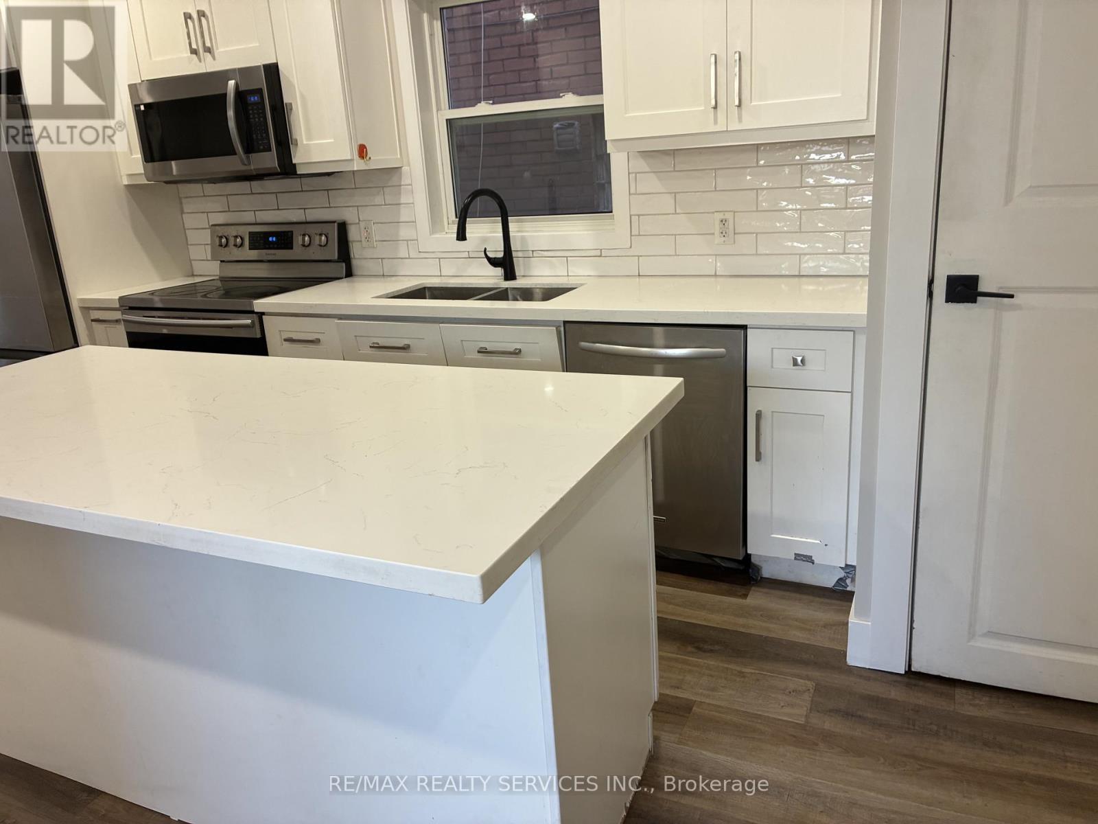 Unit 1 - 748 Barton Street E, Hamilton, ON - Indoor Photo Showing Kitchen With Double Sink