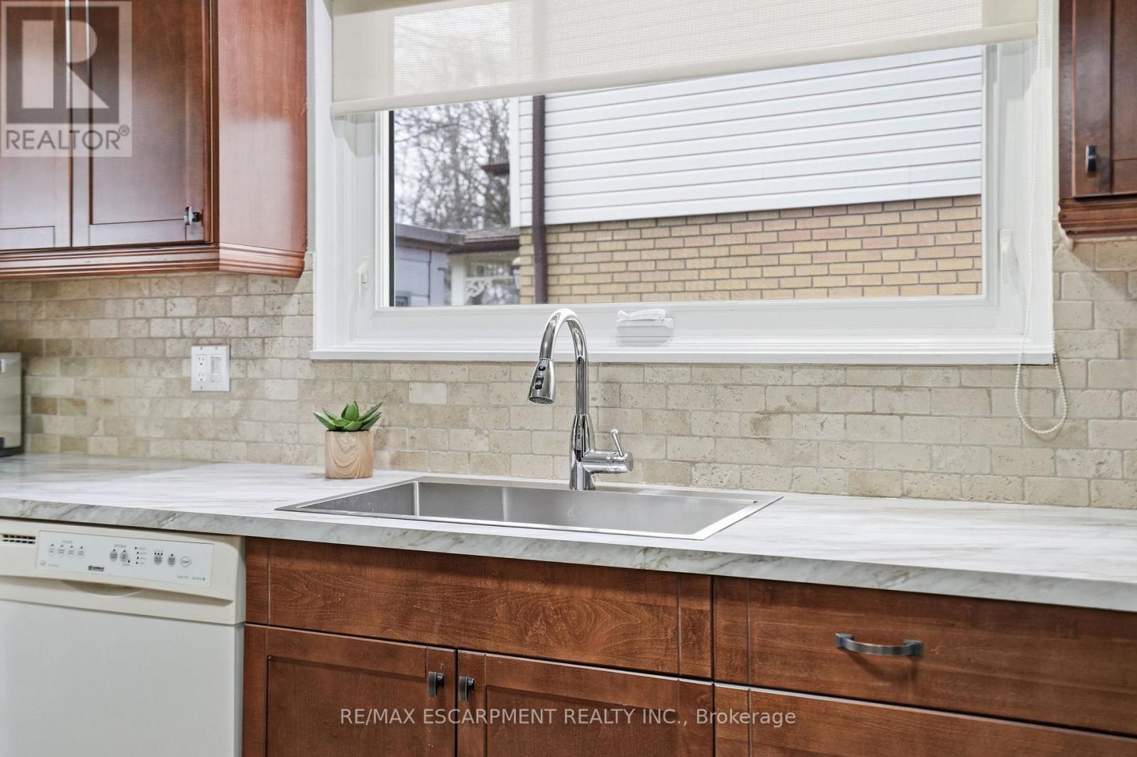 345 Erindale Drive, Burlington, ON - Indoor Photo Showing Kitchen