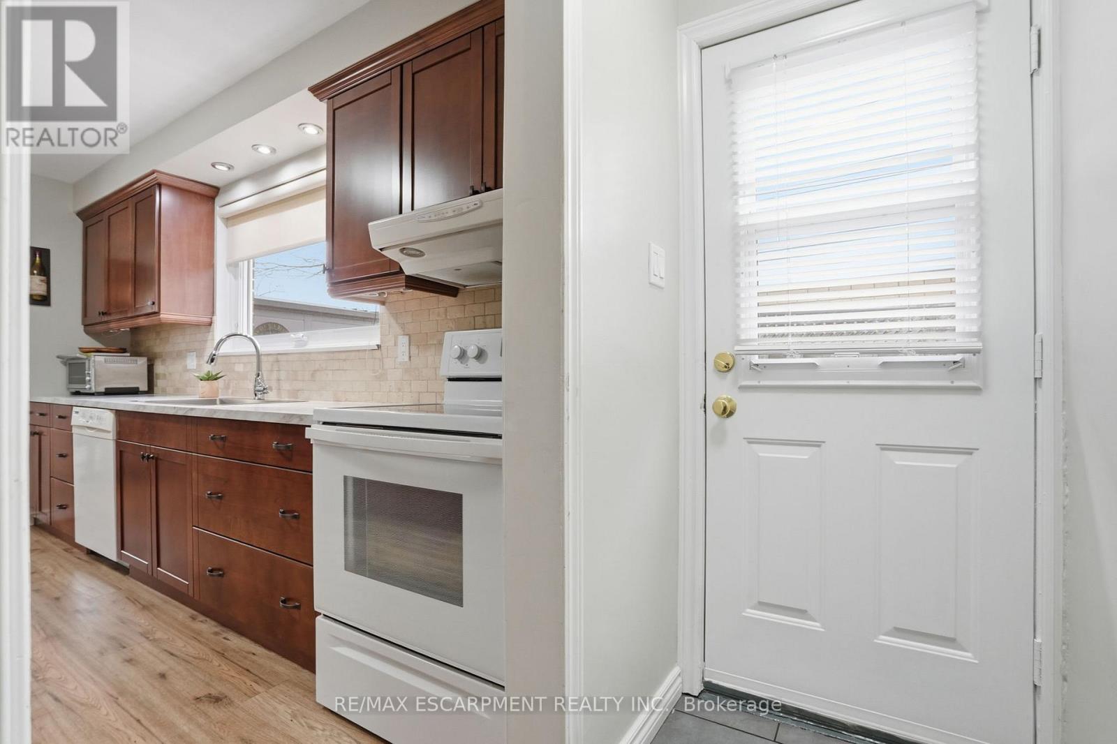 345 Erindale Drive, Burlington, ON - Indoor Photo Showing Kitchen