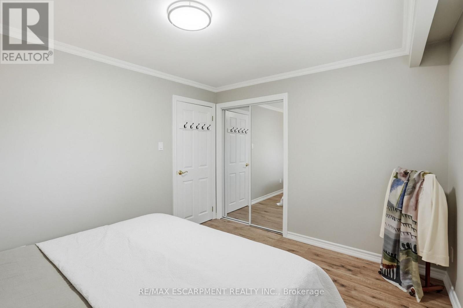 345 Erindale Drive, Burlington, ON - Indoor Photo Showing Bedroom