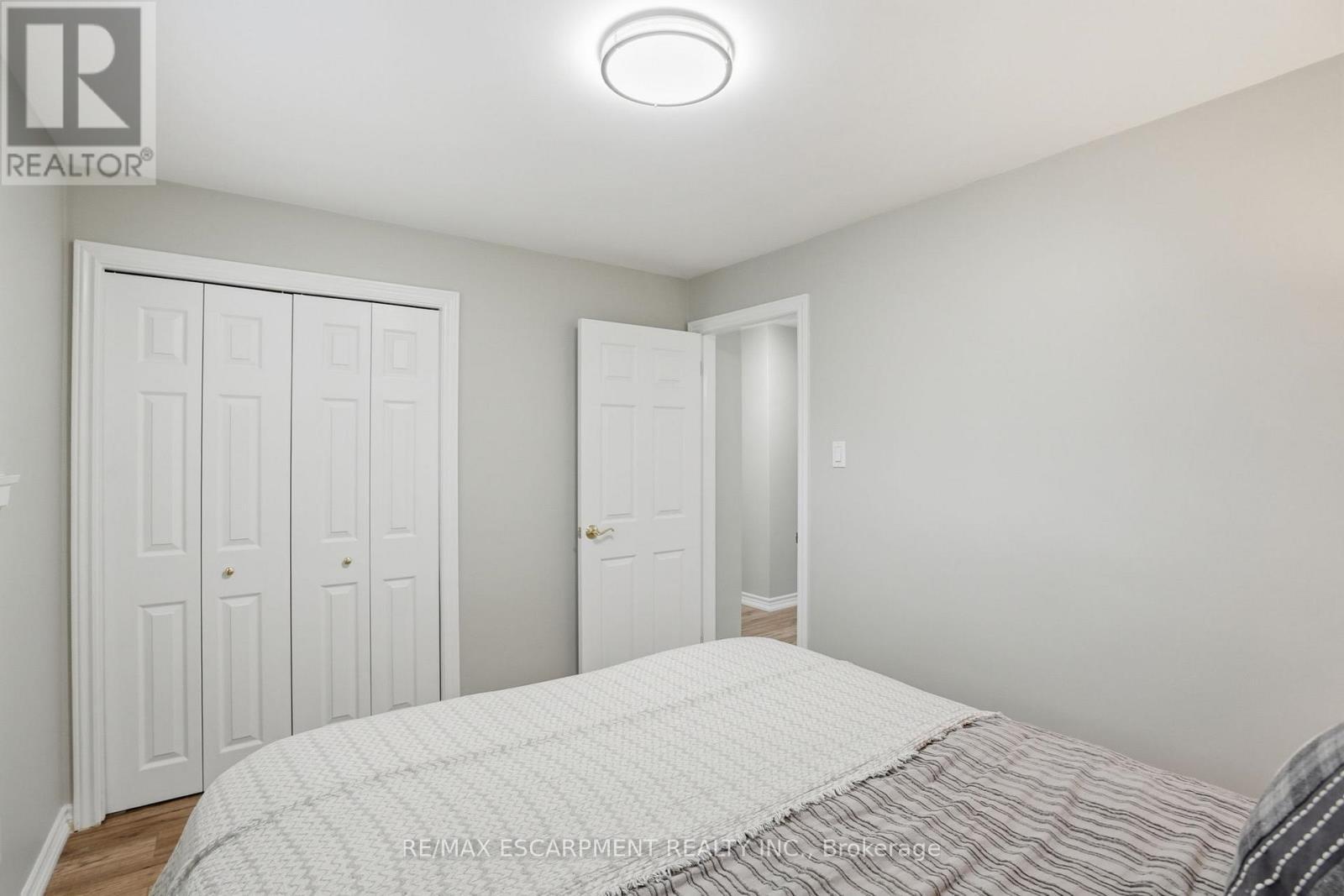 345 Erindale Drive, Burlington, ON - Indoor Photo Showing Bedroom