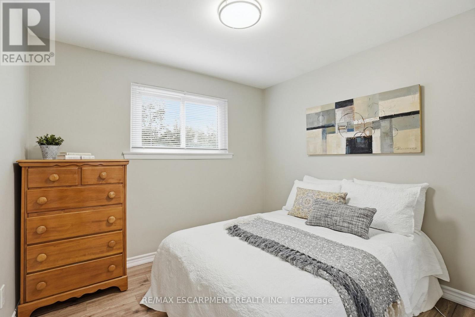 345 Erindale Drive, Burlington, ON - Indoor Photo Showing Bedroom