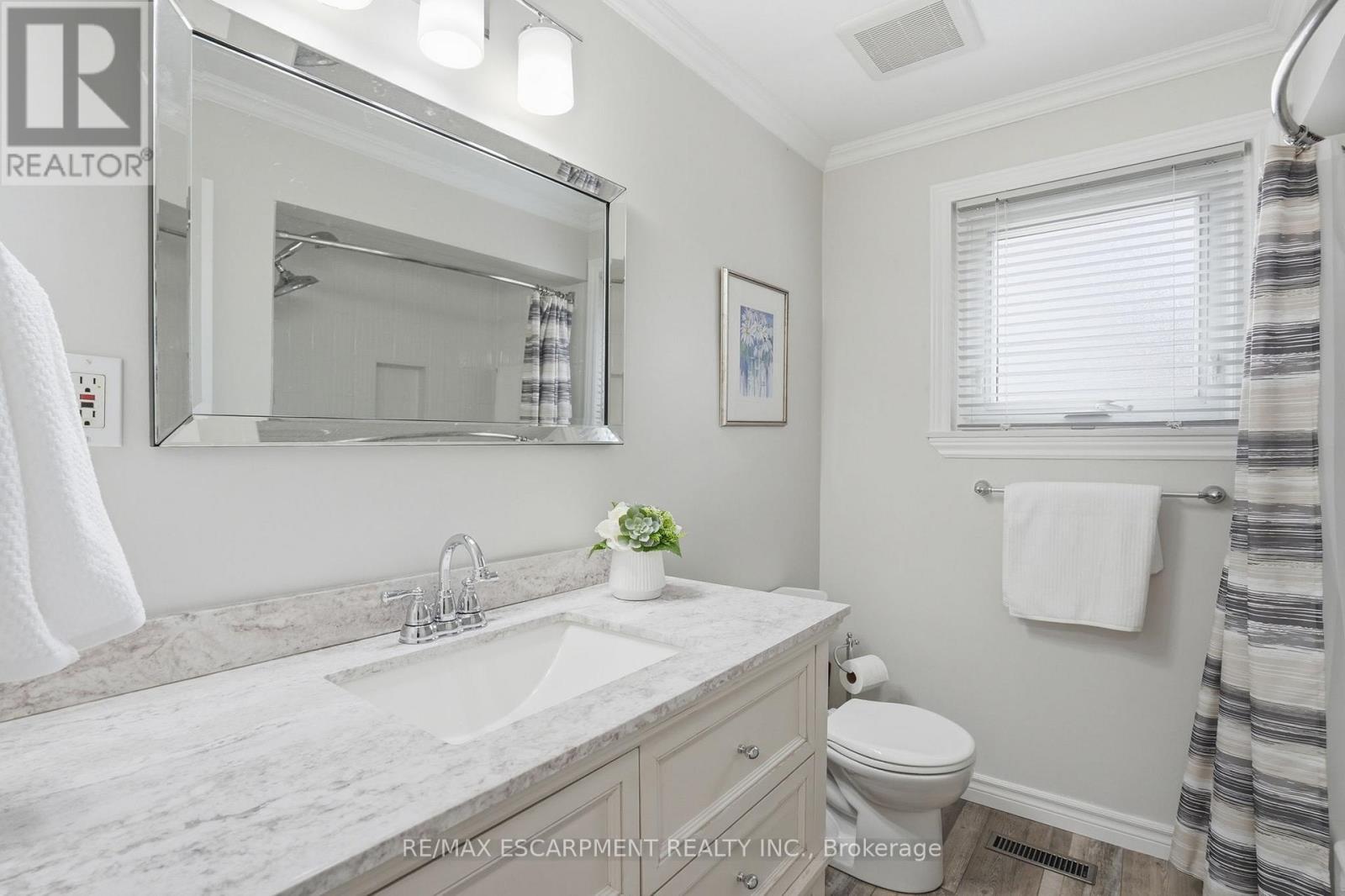 345 Erindale Drive, Burlington, ON - Indoor Photo Showing Bathroom