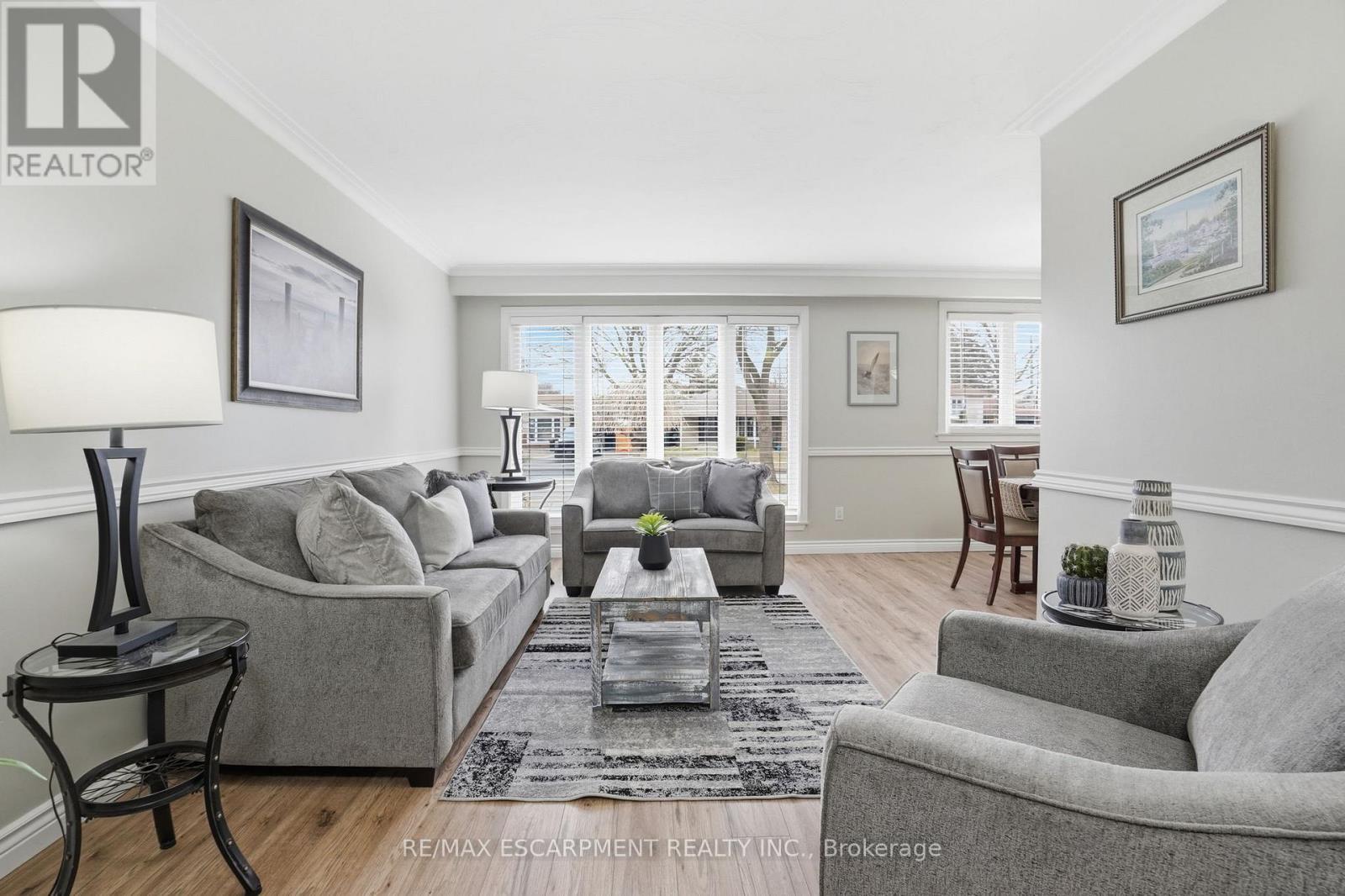 345 Erindale Drive, Burlington, ON - Indoor Photo Showing Living Room