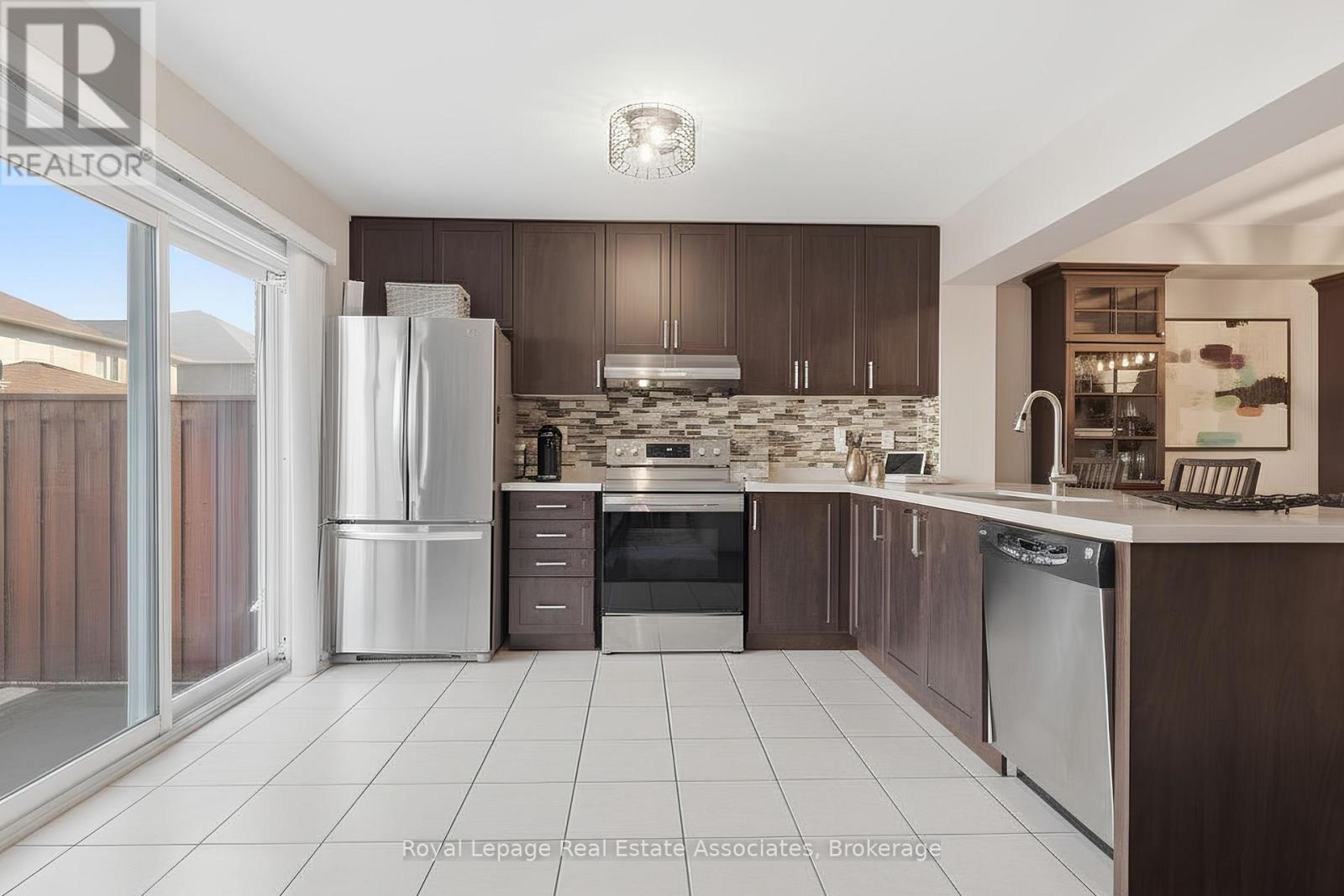 Kitchen w/ Stainless Steel Appliances - 362 Cavanagh Lane, Milton, ON - Indoor Photo Showing Kitchen With Stainless Steel Kitchen With Upgraded Kitchen
