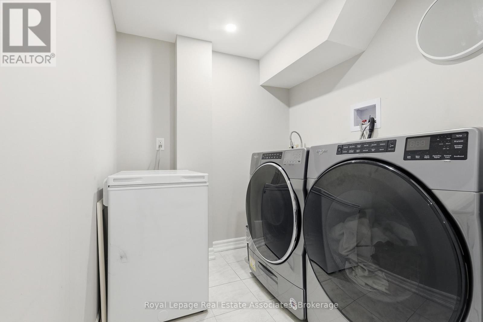 Laundry Room - 362 Cavanagh Lane, Milton, ON - Indoor Photo Showing Laundry Room