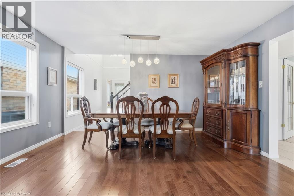 195 Green Vista Drive, Cambridge, ON - Indoor Photo Showing Dining Room