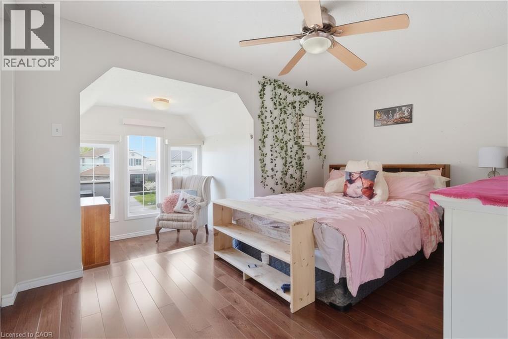 195 Green Vista Drive, Cambridge, ON - Indoor Photo Showing Bedroom