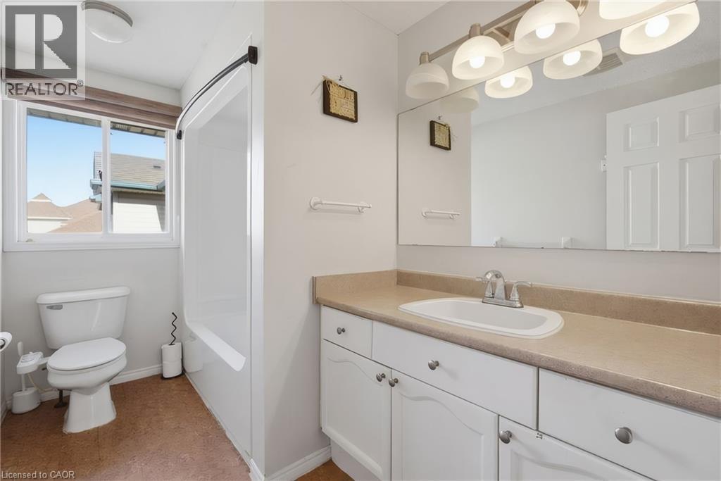 195 Green Vista Drive, Cambridge, ON - Indoor Photo Showing Bathroom