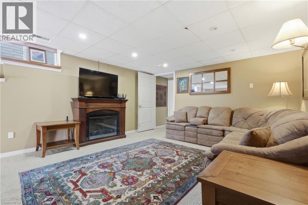 195 Green Vista Drive, Cambridge, ON - Indoor With Fireplace