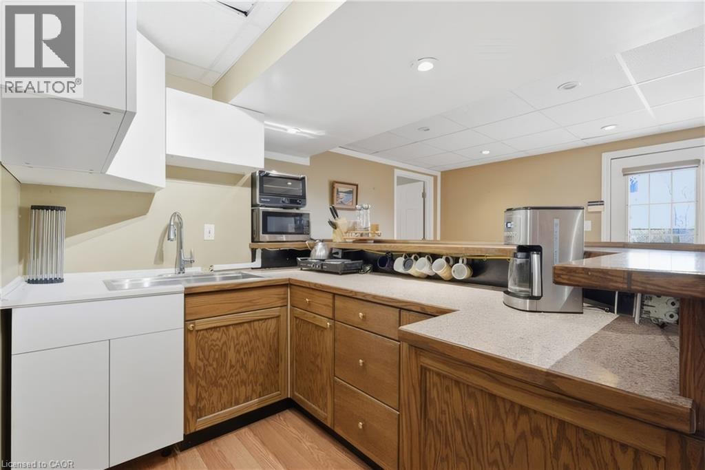 195 Green Vista Drive, Cambridge, ON - Indoor Photo Showing Kitchen With Double Sink