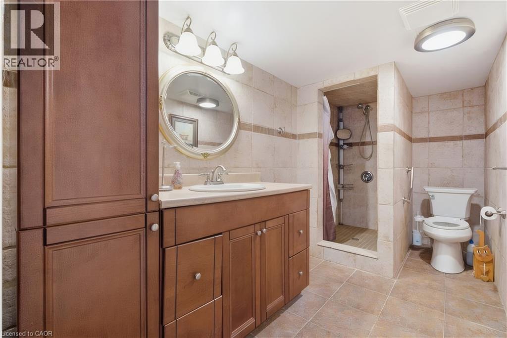 195 Green Vista Drive, Cambridge, ON - Indoor Photo Showing Bathroom