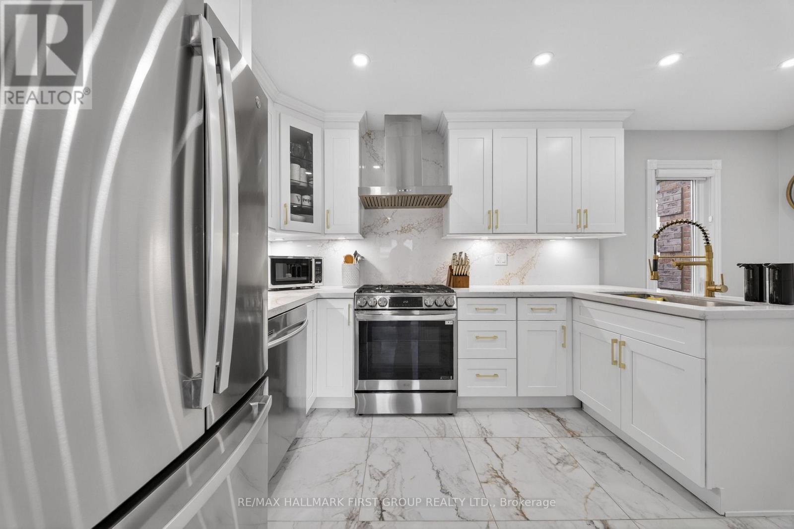 166 Wright Crescent, Ajax, ON - Indoor Photo Showing Kitchen With Stainless Steel Kitchen With Double Sink With Upgraded Kitchen