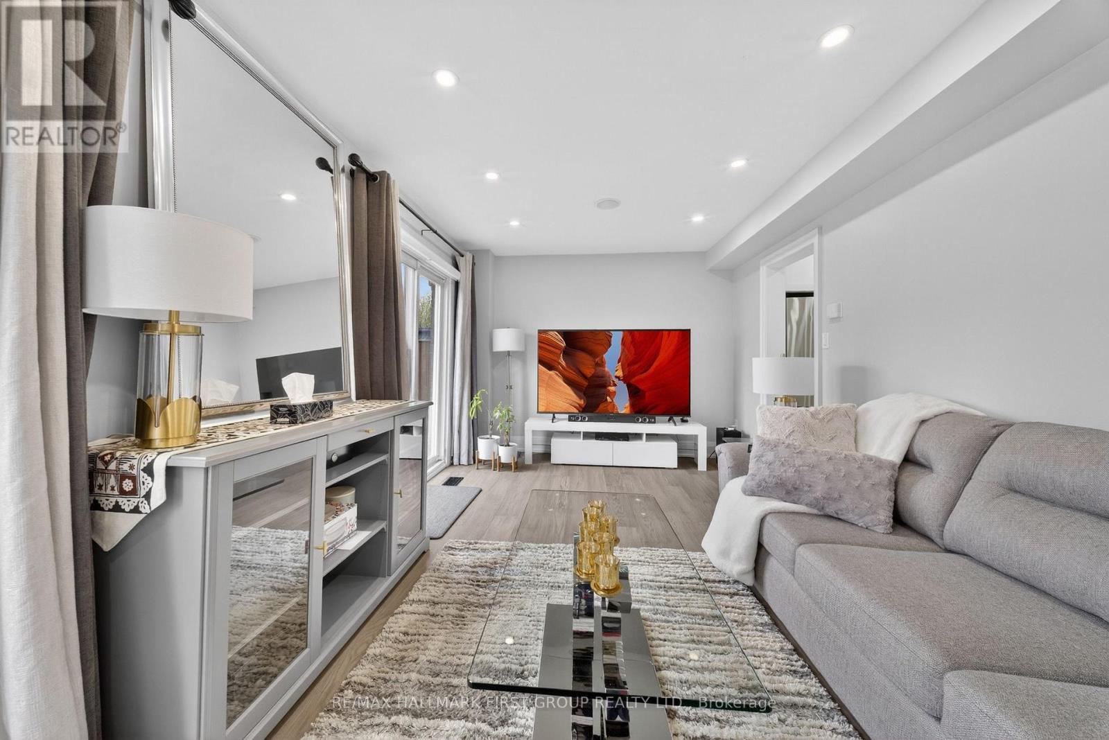 166 Wright Crescent, Ajax, ON - Indoor Photo Showing Living Room