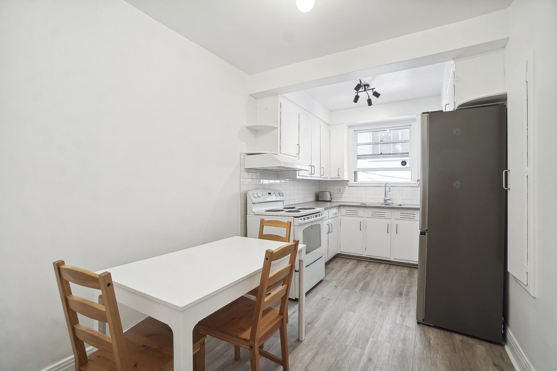 Kitchen - 2-5873 Av. Decelles, Montréal (Côte-Des-Neiges/Notre-Dame-De-Grâce), QC - Indoor Photo Showing Kitchen