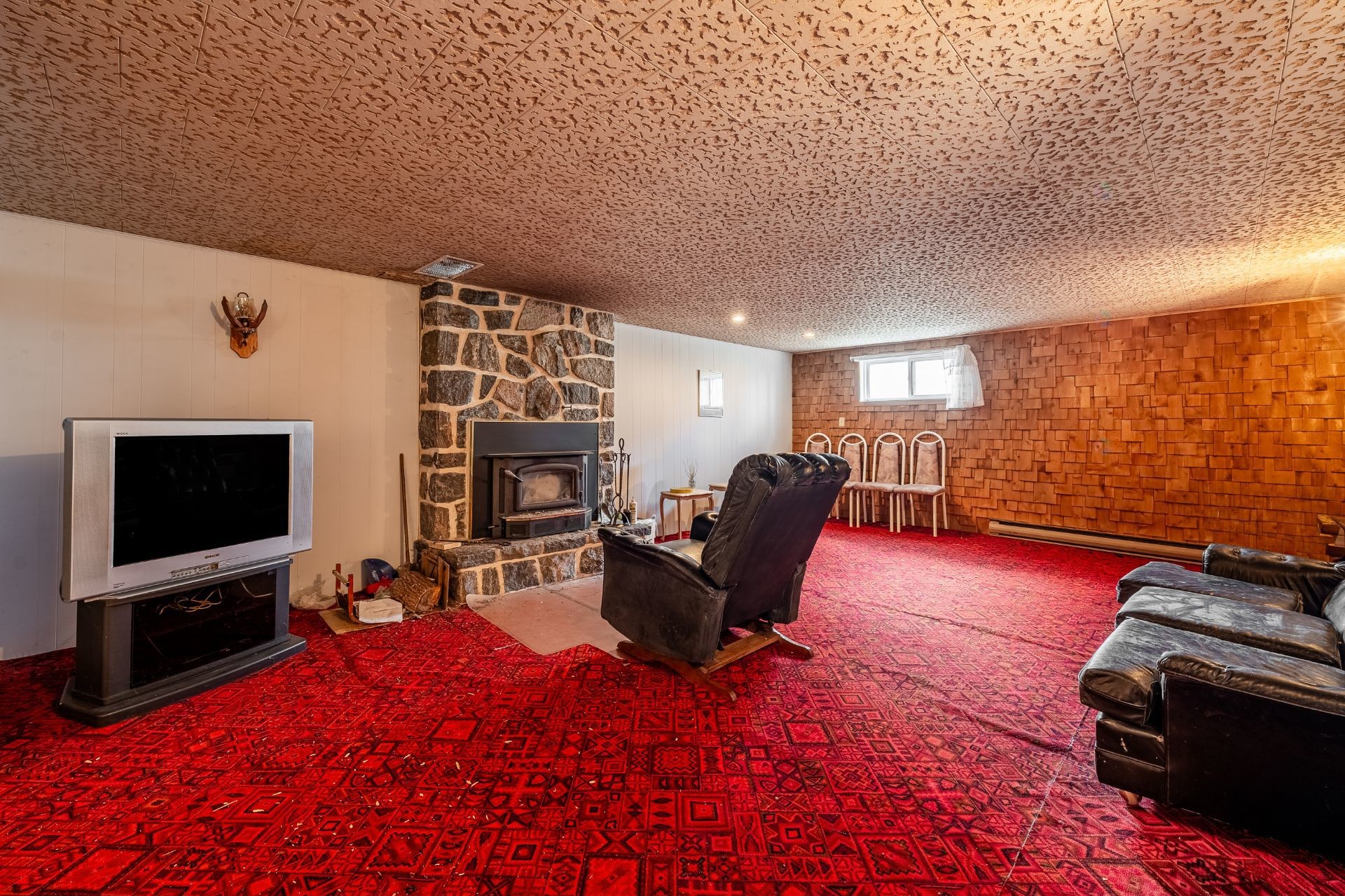 Family Room - 541 1Er Rang E., Sainte-Christine, QC - Indoor Photo Showing Living Room With Fireplace