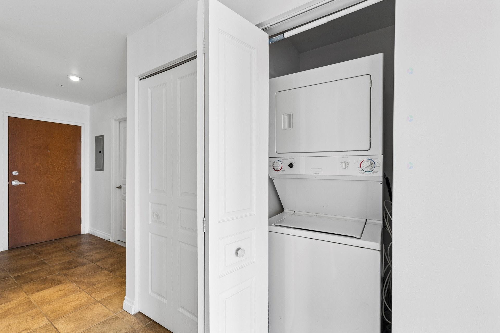 Salle de lavage - 406-1500 Rue St-Louis, Montréal (Saint-Laurent), QC - Indoor Photo Showing Laundry Room