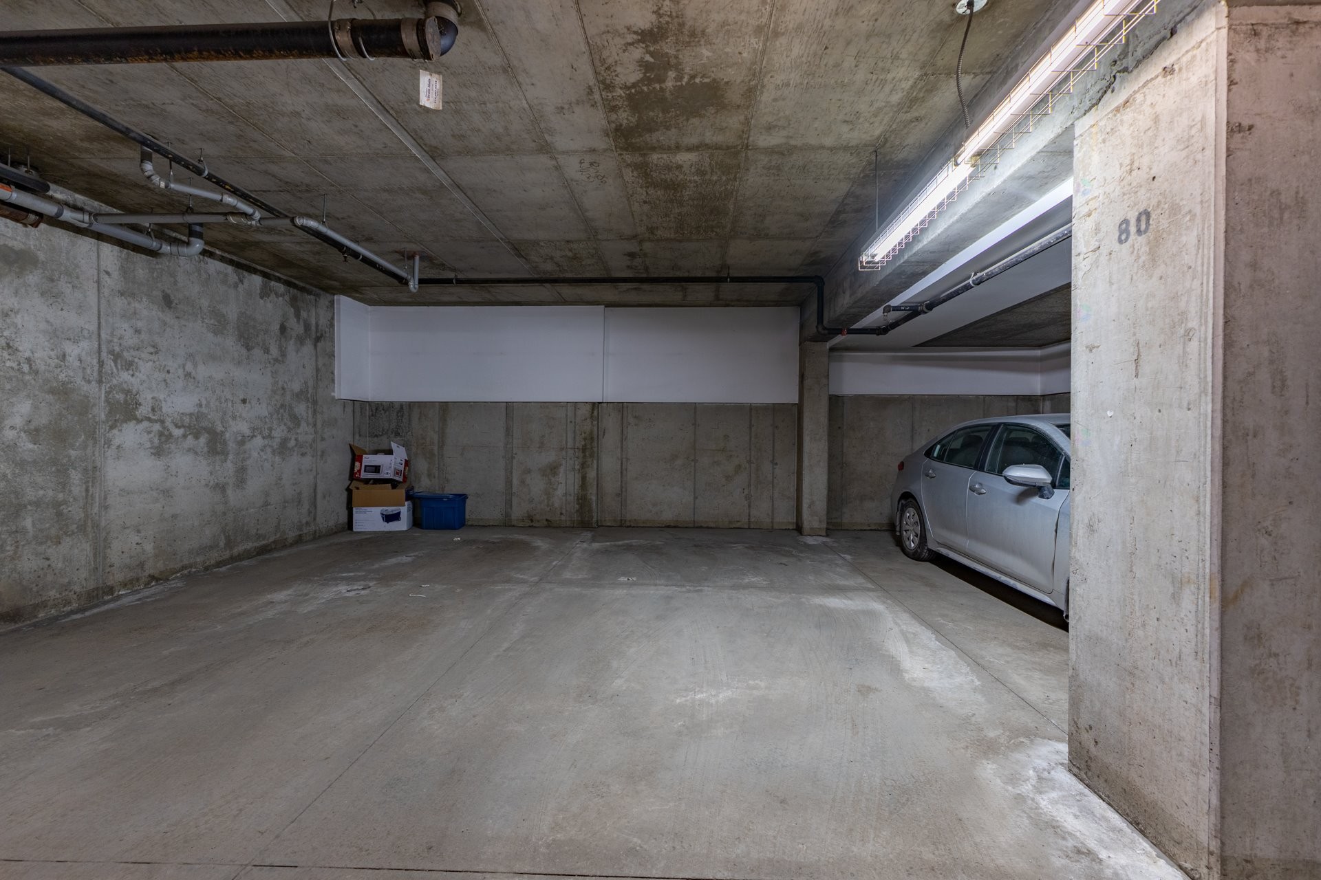 Garage - 406-1500 Rue St-Louis, Montréal (Saint-Laurent), QC - Indoor Photo Showing Garage