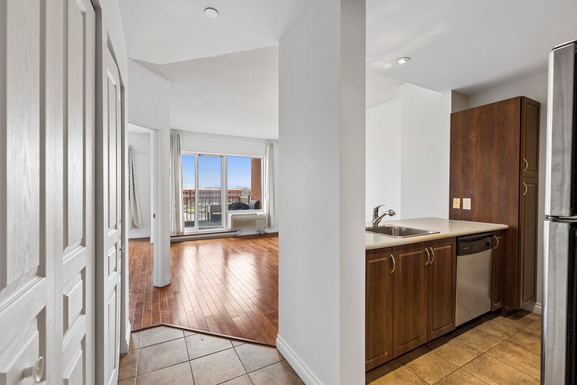 Hall d'entrée/Vestibule - 406-1500 Rue St-Louis, Montréal (Saint-Laurent), QC - Indoor