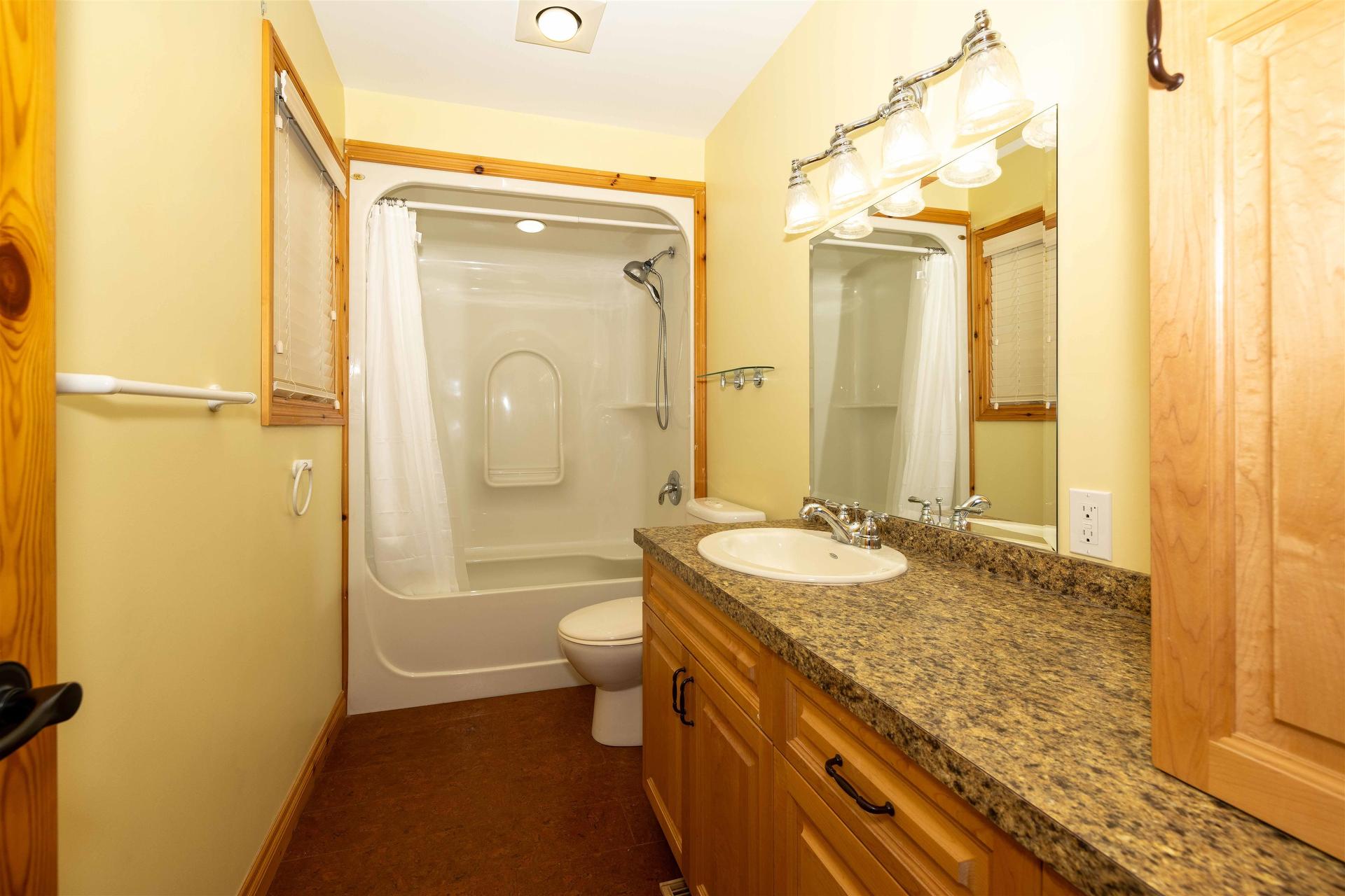 477 Highway 586, Thunder Bay, ON - Indoor Photo Showing Bathroom