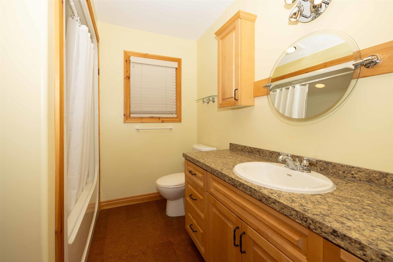 477 Highway 586, Thunder Bay, ON - Indoor Photo Showing Bathroom