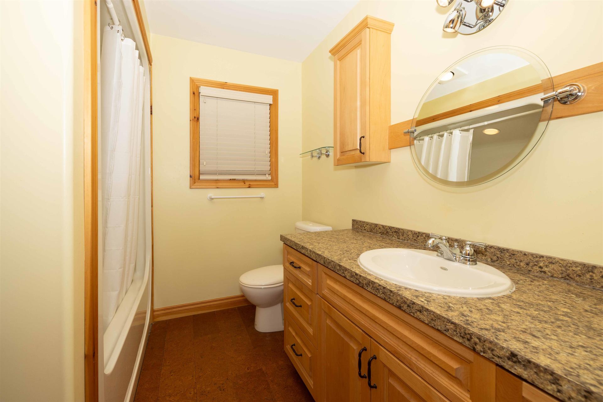477 Highway 586, Thunder Bay, ON - Indoor Photo Showing Bathroom