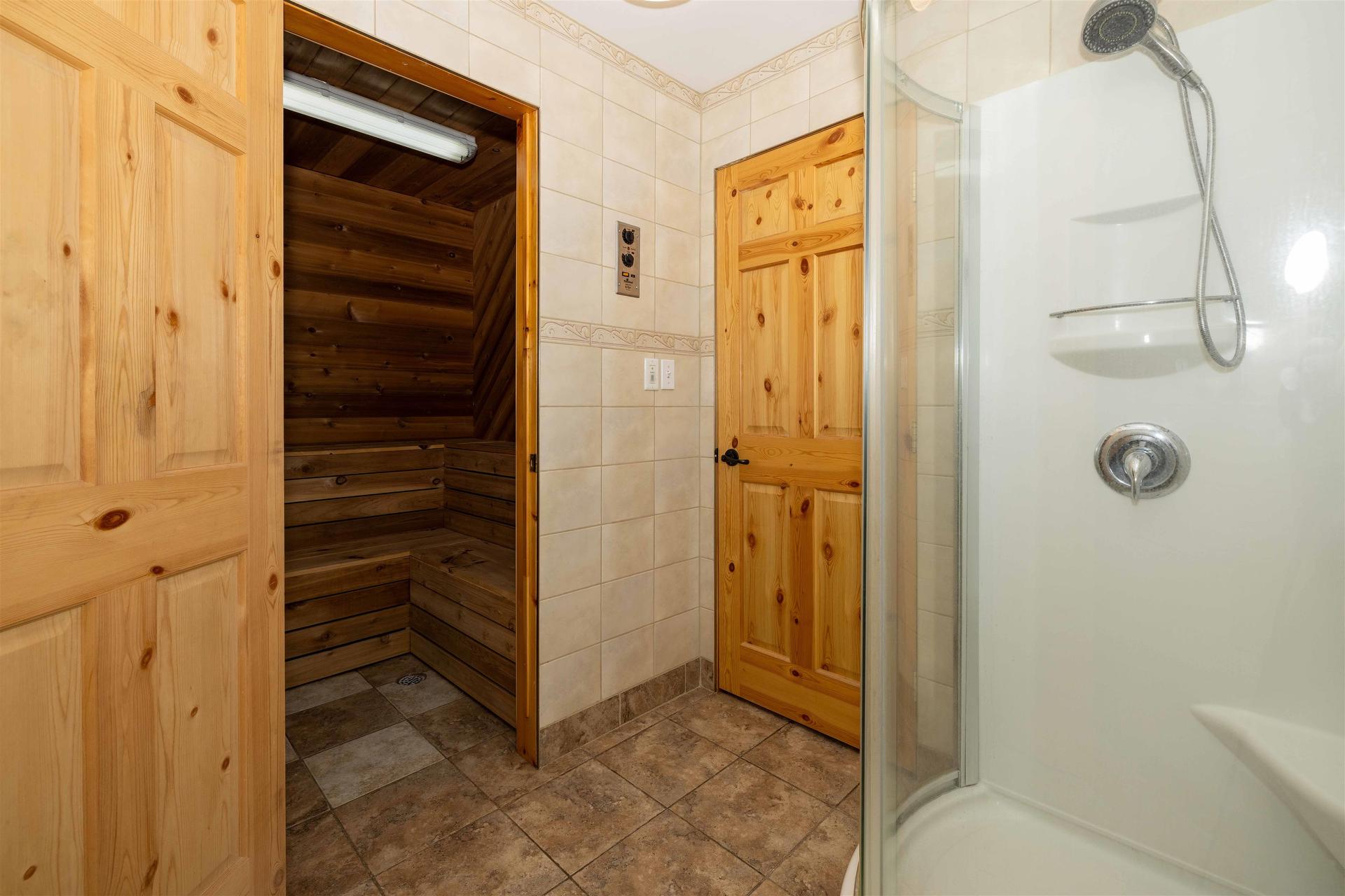 477 Highway 586, Thunder Bay, ON - Indoor Photo Showing Bathroom