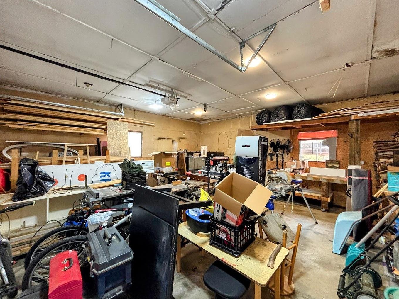25 Coveney Street, Marathon, ON - Indoor Photo Showing Garage
