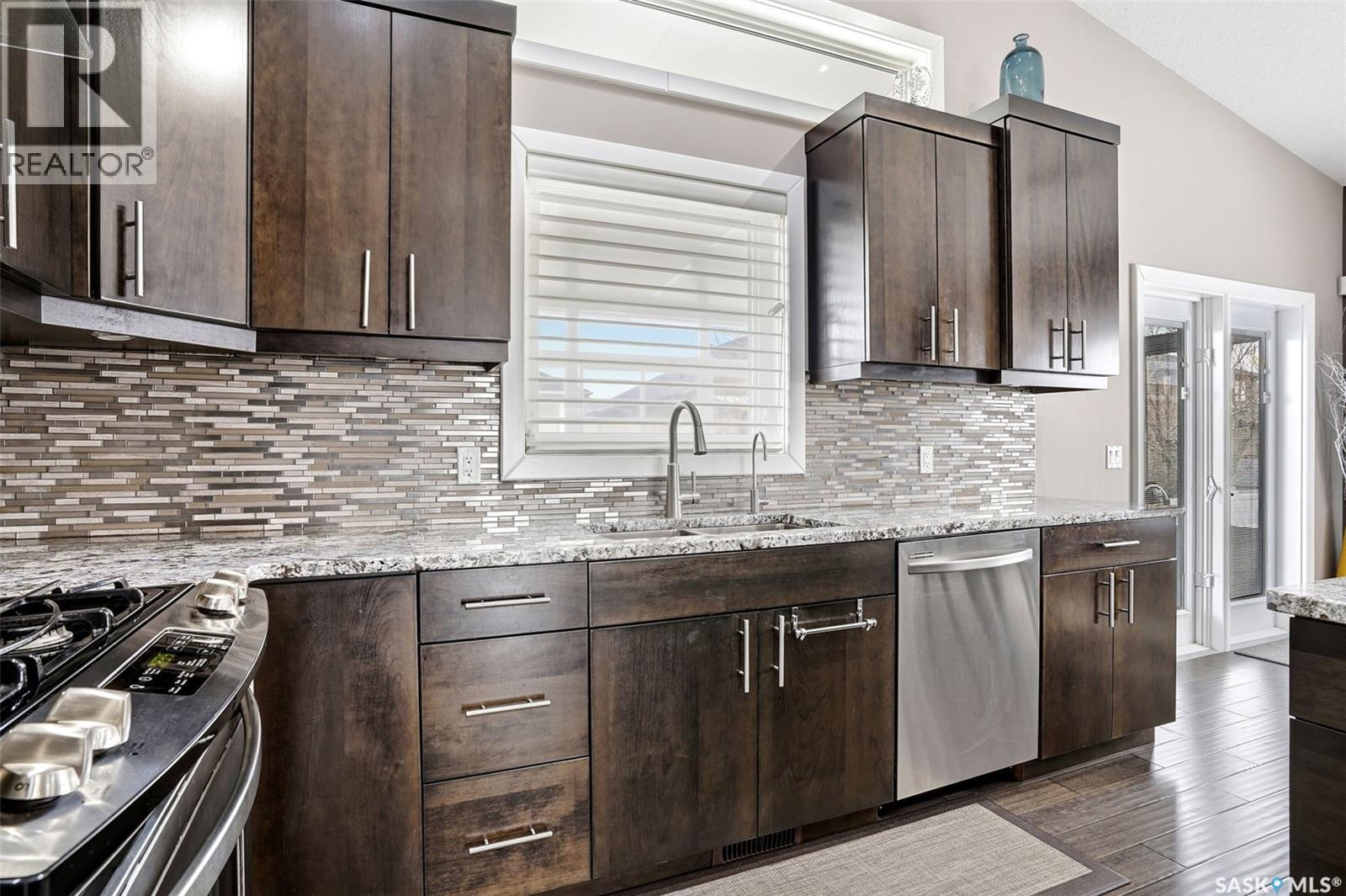 2539 Linner Way, Regina, SK - Indoor Photo Showing Kitchen With Upgraded Kitchen