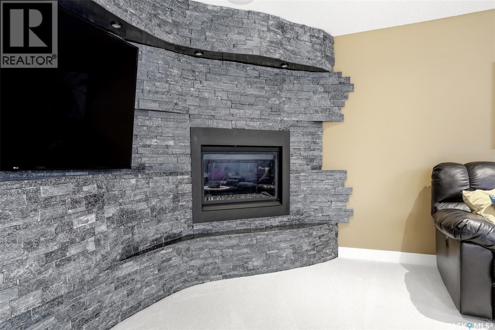 2539 Linner Way, Regina, SK - Indoor Photo Showing Living Room With Fireplace