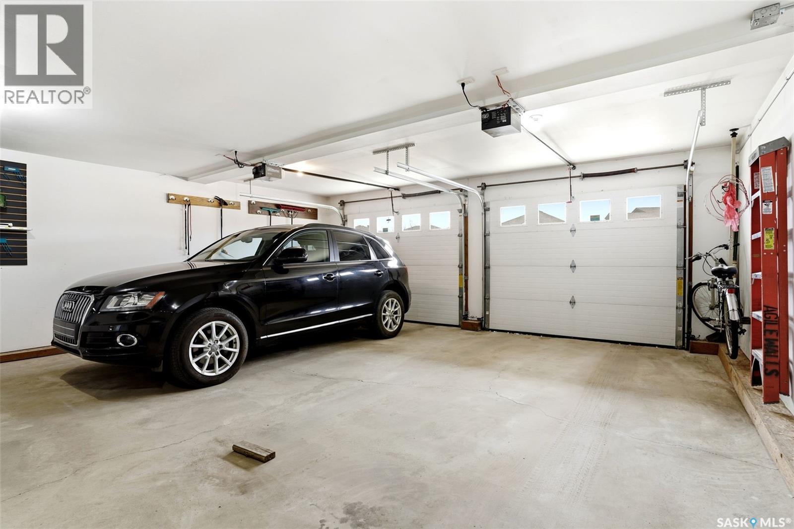 2539 Linner Way, Regina, SK - Indoor Photo Showing Garage