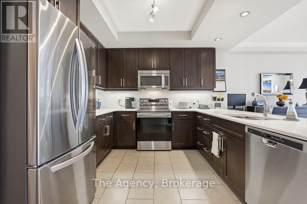 901 - 160 Macdonell Street, Guelph (Downtown), ON - Indoor Photo Showing Kitchen With Double Sink