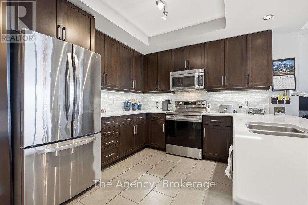 901 - 160 Macdonell Street, Guelph (Downtown), ON - Indoor Photo Showing Kitchen With Double Sink