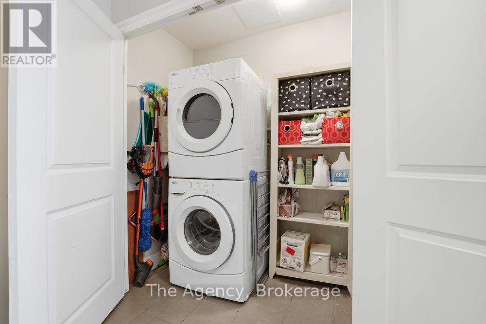 901 - 160 Macdonell Street, Guelph (Downtown), ON - Indoor Photo Showing Laundry Room