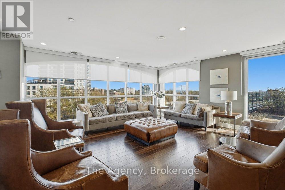 901 - 160 Macdonell Street, Guelph (Downtown), ON - Indoor Photo Showing Living Room