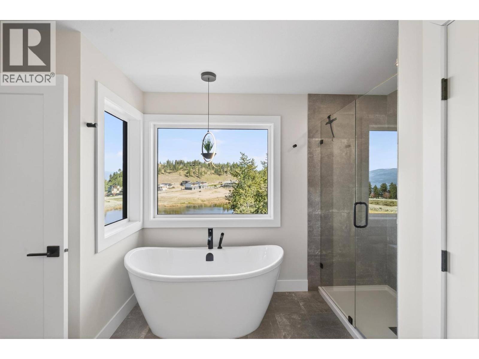 Primary Ensuite - 1936 Northern Flicker Court, Kelowna, BC - Indoor Photo Showing Bathroom