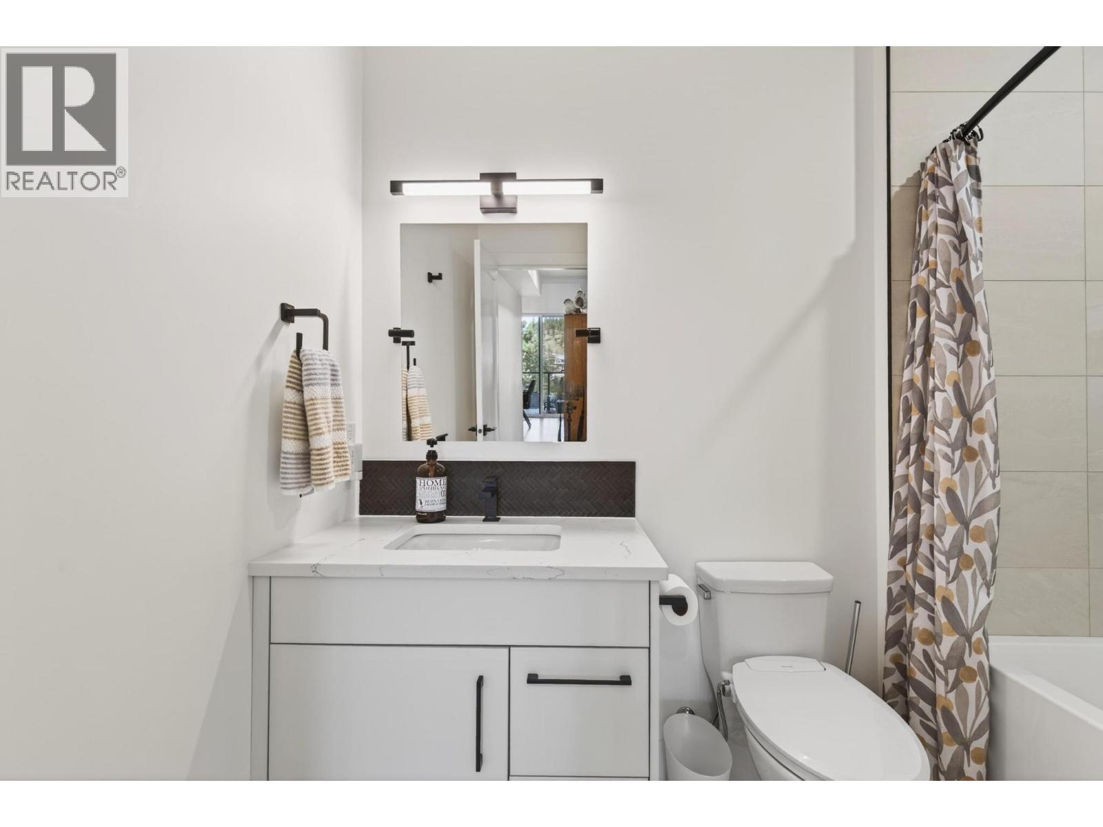 Suite Bathroom - 1936 Northern Flicker Court, Kelowna, BC - Indoor Photo Showing Bathroom