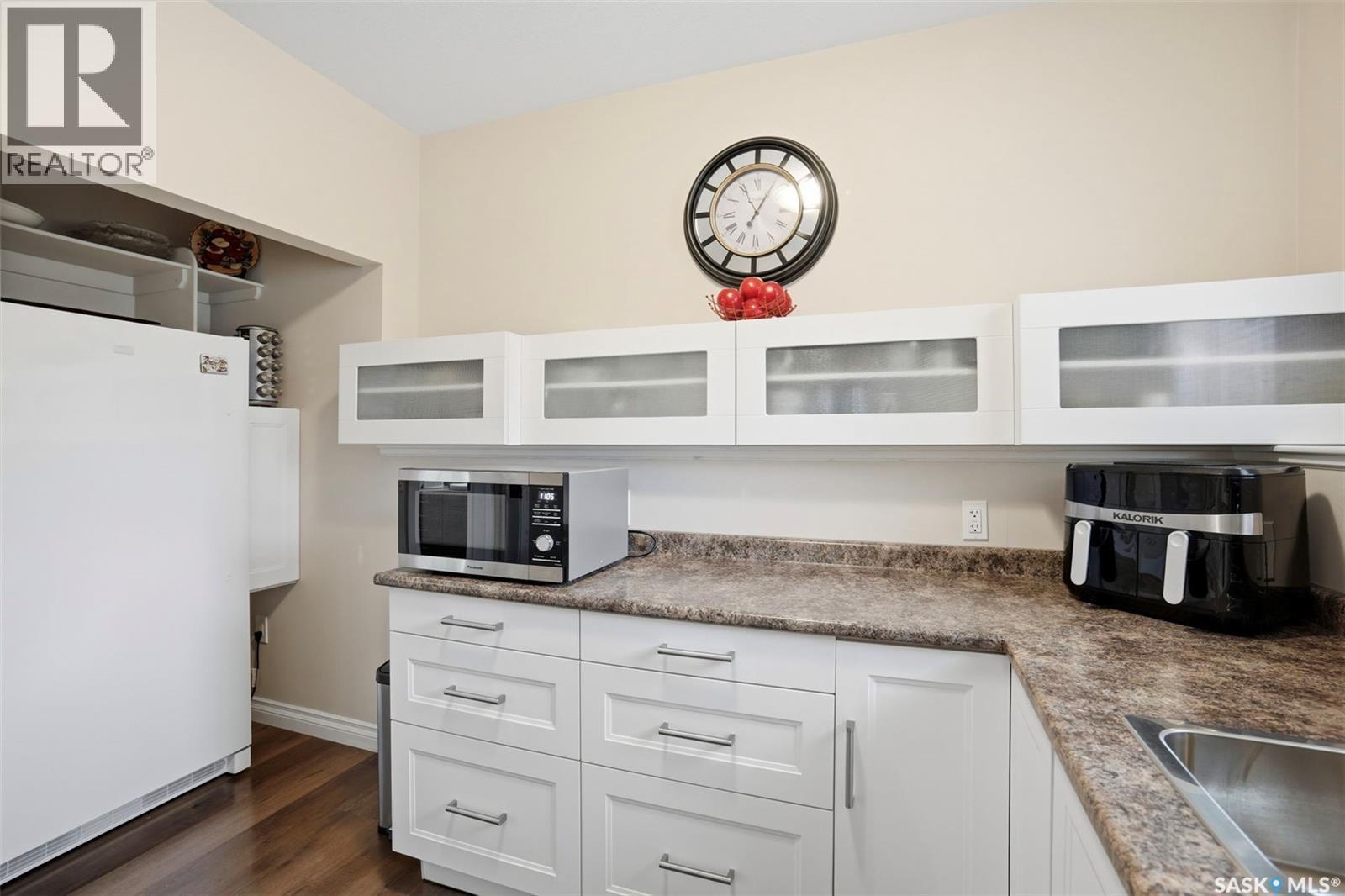 139 Pulles Crescent, Saskatoon, SK - Indoor Photo Showing Kitchen