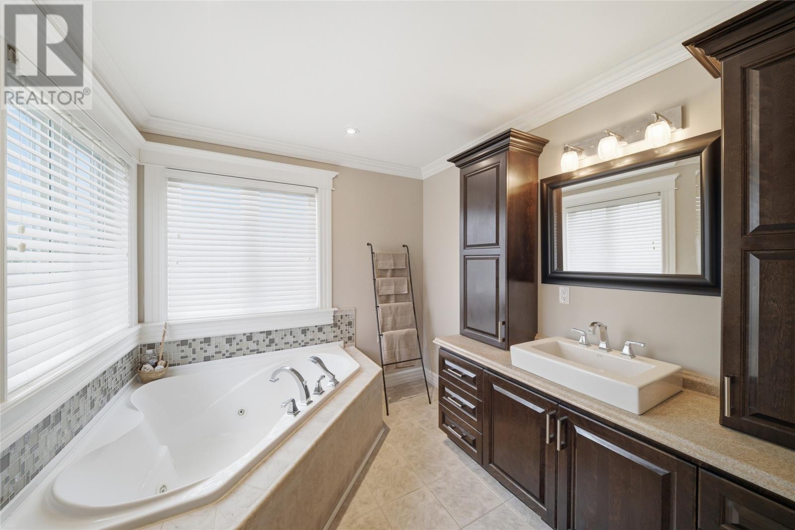 24 Pluto Street, St. John'S, NL - Indoor Photo Showing Bathroom